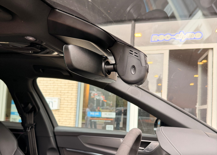 Cam-It Premium: een onzichtbare dashcam, vakkundig gemonteerd — vanaf €25 reserveren