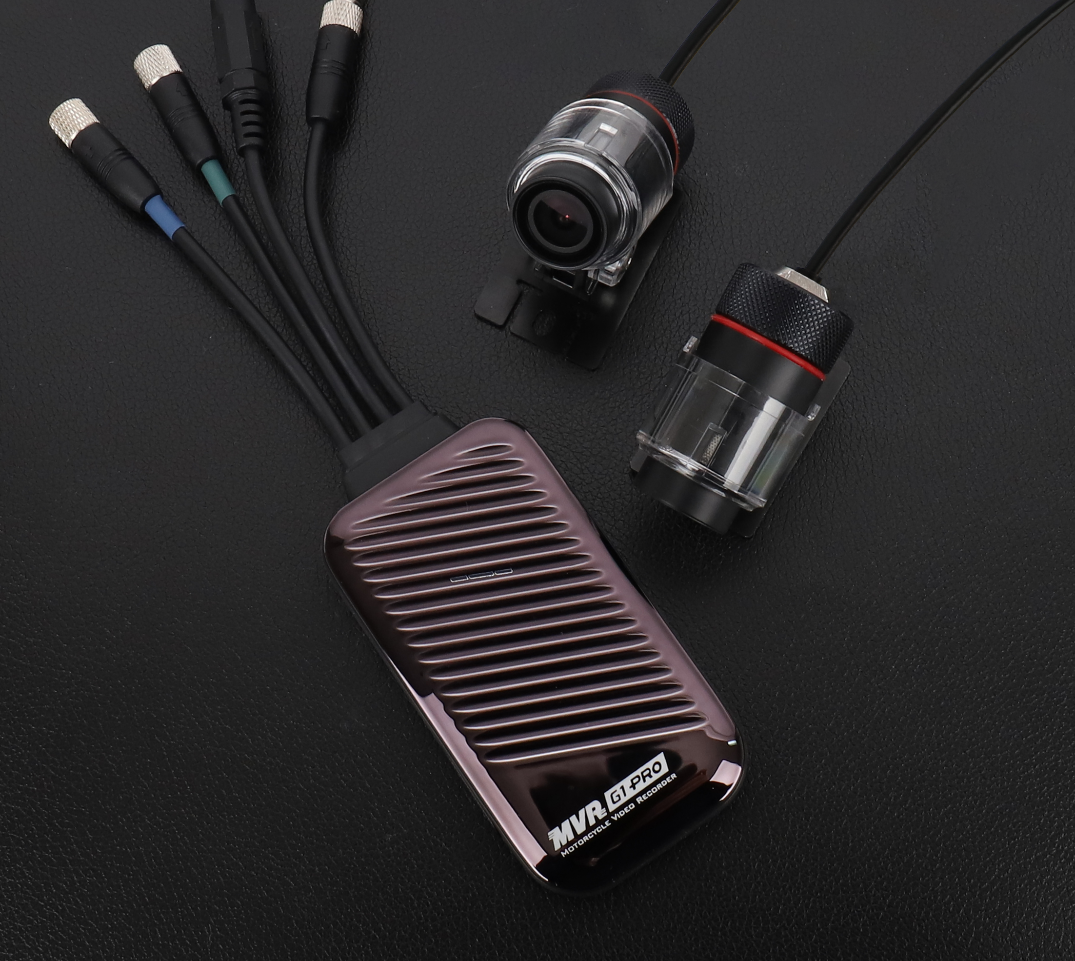Gnet MVR G1 Pro Motor Dashcam - Unité DVR avec connecteurs, caméras et alimentation.