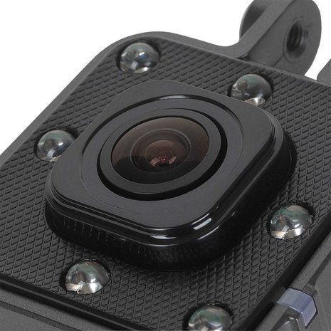 Gnet G-ON3 2CH Quad HD Dashcam - gros plan de l'objectif de la caméra embarquée Full HD.