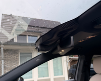 OEM dashcam voor Mercedes — volledig weggewerkt in het interieur