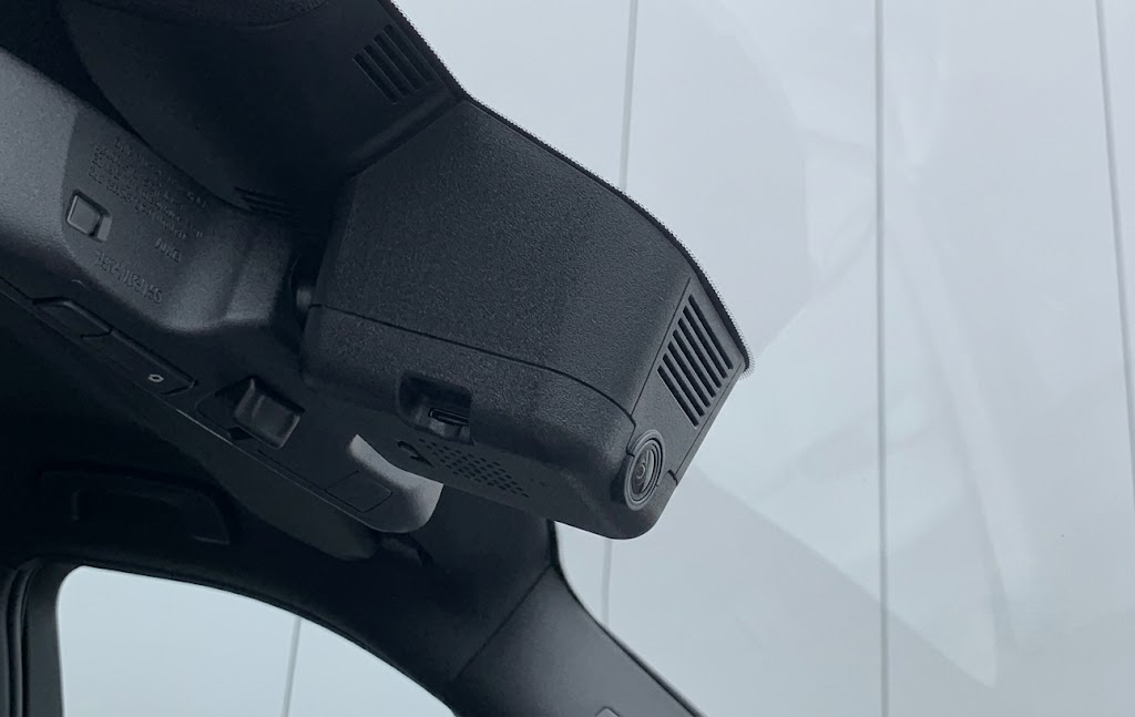 Land Rover OEM dashcam — onzichtbaar geïntegreerd naast de binnenspiegel